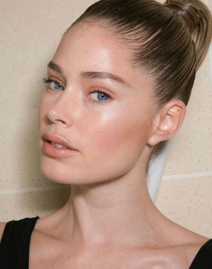 PARLAK BİR CİLT İÇİN ALIŞKANLIK HALİNE GETİRMENİZ GEREKEN 5 MADDE bg