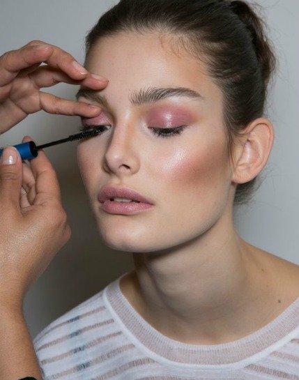 PARLAK BİR CİLT İÇİN ALIŞKANLIK HALİNE GETİRMENİZ GEREKEN 5 MADDE df