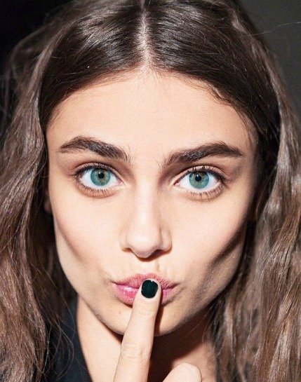 PARLAK BİR CİLT İÇİN ALIŞKANLIK HALİNE GETİRMENİZ GEREKEN 5 MADDE f