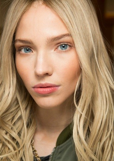 SEZONUN EN ÇOK İLGİ GÖREN 6 MAKYAJ TRENDİ  b