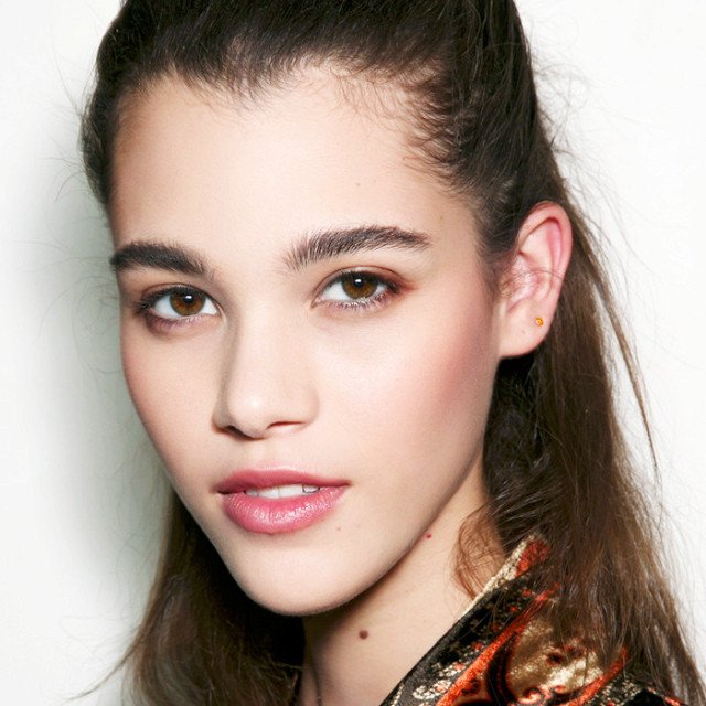 UZUN YÜZLÜLERİN KONTÜRLEME YAPARKEN DİKKAT ETMESİ GEREKENLER (6)