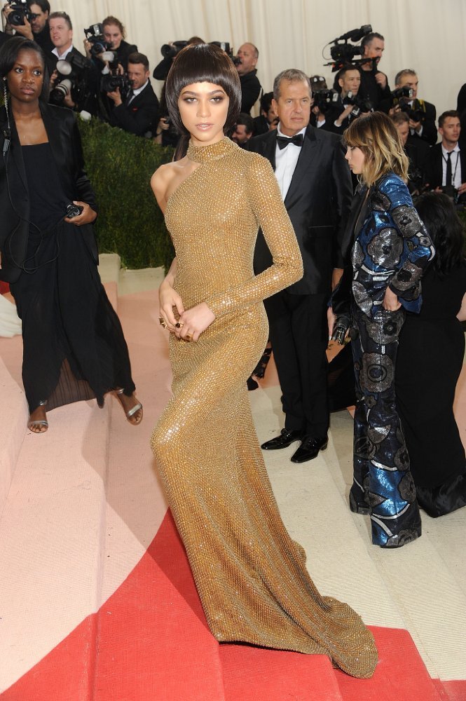 2016 YILININ EN ÇOK GÖRÜNTÜLENEN KIRMIZI HALI KARELERİ (16)