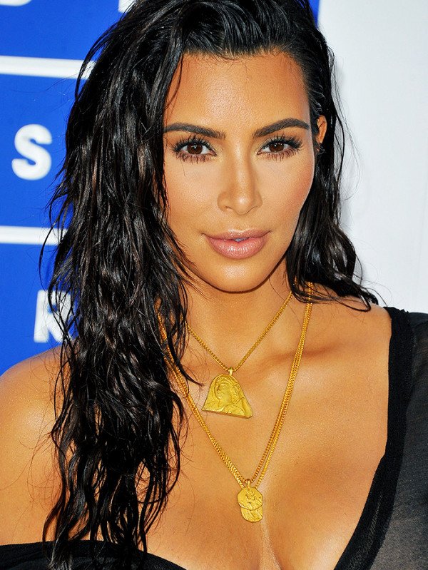 BU YILIN EN SEVDİĞİMİZ SIRADIŞI GÜZELLİK GÖRÜNÜMLERİ (12)