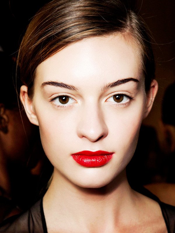 SADECE RUJ KULLANARAK YAPABİLECEĞİNİZ 7 PARTİ MAKYAJI (1)