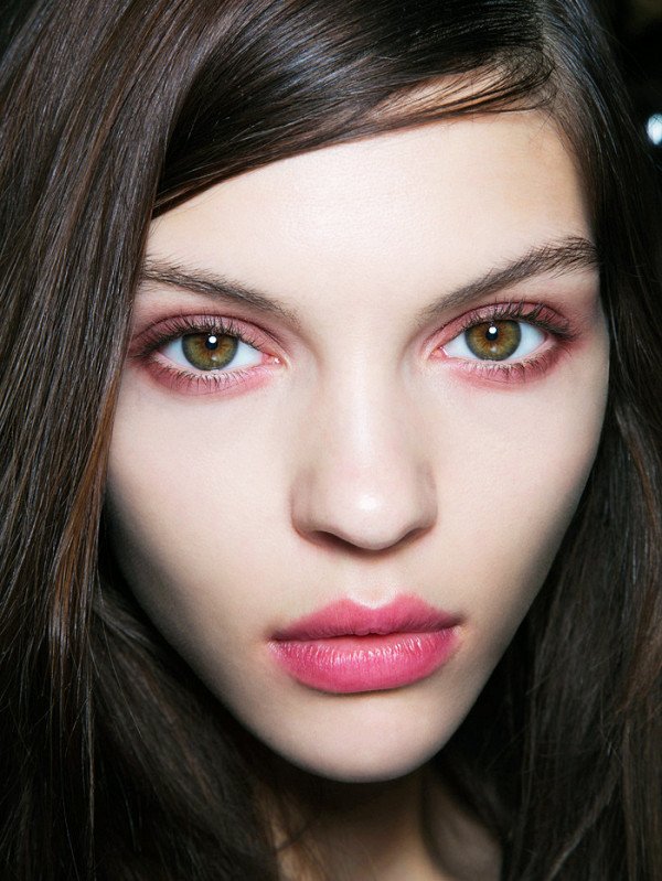 SADECE RUJ KULLANARAK YAPABİLECEĞİNİZ 7 PARTİ MAKYAJI (2)