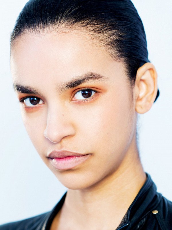 SADECE RUJ KULLANARAK YAPABİLECEĞİNİZ 7 PARTİ MAKYAJI (7)