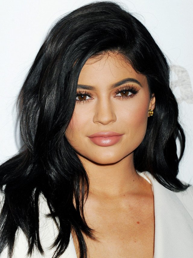 ÜNLÜLERDEN PARTİ SEZONU İÇİN MAKYAJ HİLELERİ (5)