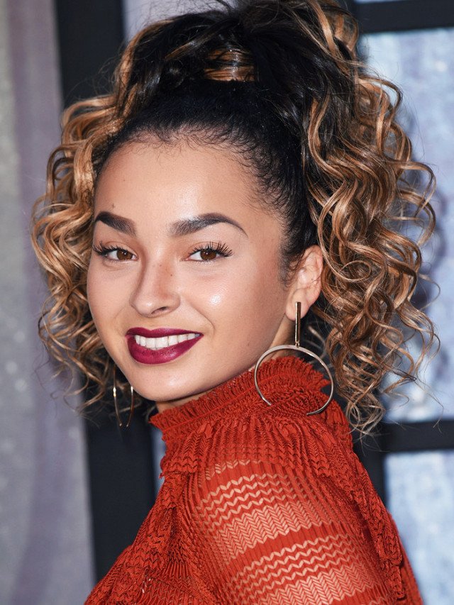 ÜNLÜLERDEN PARTİ SEZONU İÇİN MAKYAJ HİLELERİ (6)