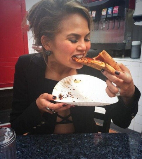 ÜNLÜLERİN PİZZAYLA İMTİHANLARI! YEMEK YA DA YEMEMEK 1