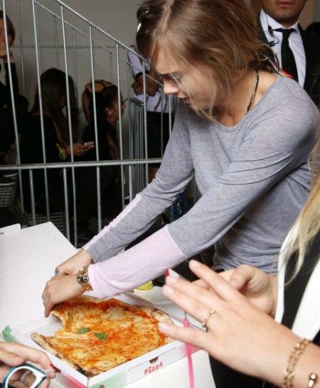 ÜNLÜLERİN PİZZAYLA İMTİHANLARI! YEMEK YA DA YEMEMEK fer