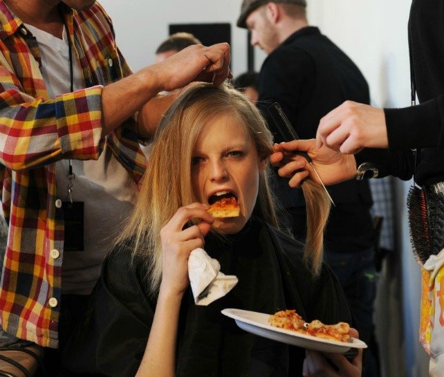 ÜNLÜLERİN PİZZAYLA İMTİHANLARI! YEMEK YA DA YEMEMEK nb