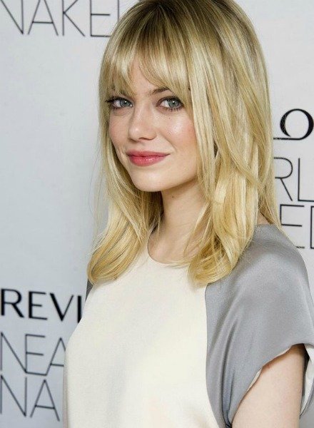 EMMA STONE'UN EN DİKKAT ÇEKİCİ SAÇ MODELLERİ 3