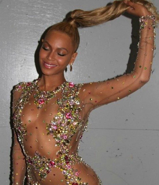 KIRMIZI HALININ EN CEZBEDİCİ AT KUYRUĞU MODELLERİ 3