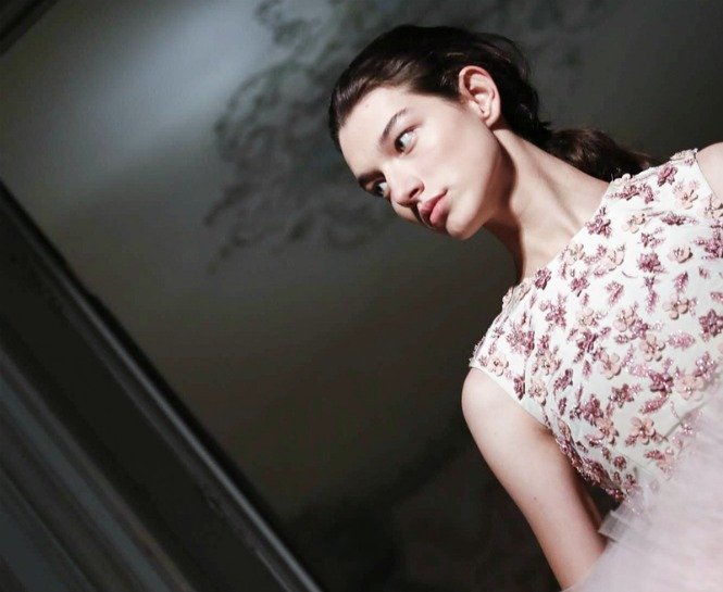 PARİS COUTURE MODA HAFTASI'NDAN RADARIMIZA TAKILAN GÜZELLİK GÖRÜNÜMLERİ a