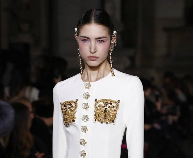 PARİS COUTURE MODA HAFTASI'NDAN RADARIMIZA TAKILAN GÜZELLİK GÖRÜNÜMLERİ aszz