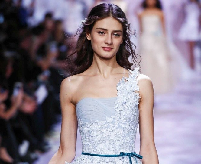 PARİS COUTURE MODA HAFTASI'NDAN RADARIMIZA TAKILAN GÜZELLİK GÖRÜNÜMLERİ bv