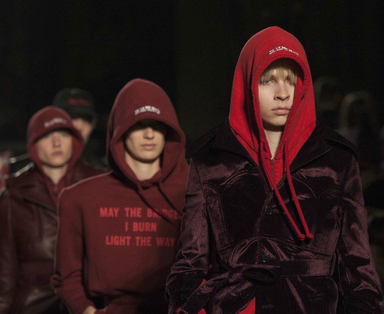 AKLINIZDAN GEÇENLERİ GİYDİKLERİNİZLE YANSITIN hyt