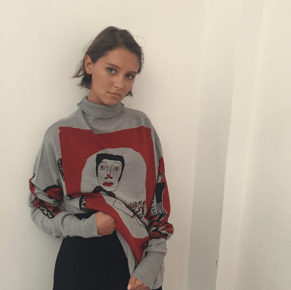 BURBERRY'NİN YENİ YÜZÜ IRIS LAW HAKKINDA BİLMENİZ GEREKENLER (2)