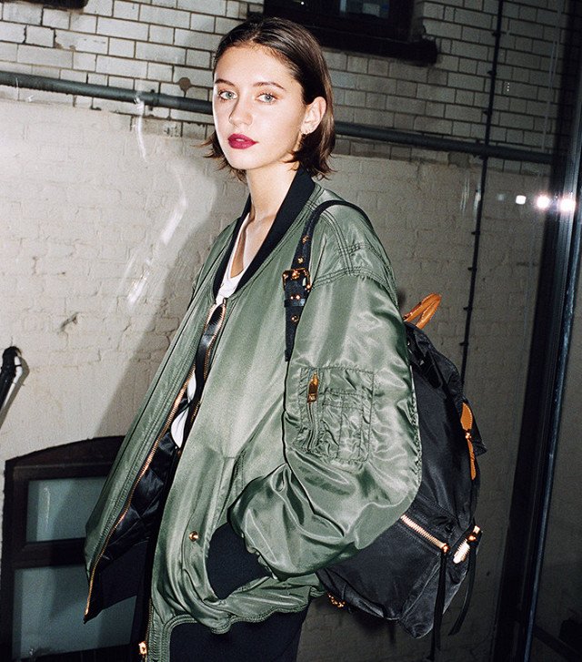 BURBERRY'NİN YENİ YÜZÜ IRIS LAW HAKKINDA BİLMENİZ GEREKENLER (4)