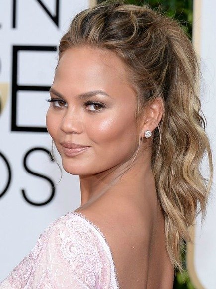 CHRISSY TEIGEN'IN İMZASI HALİNE GELEN SAÇ MODELLERİ fdss