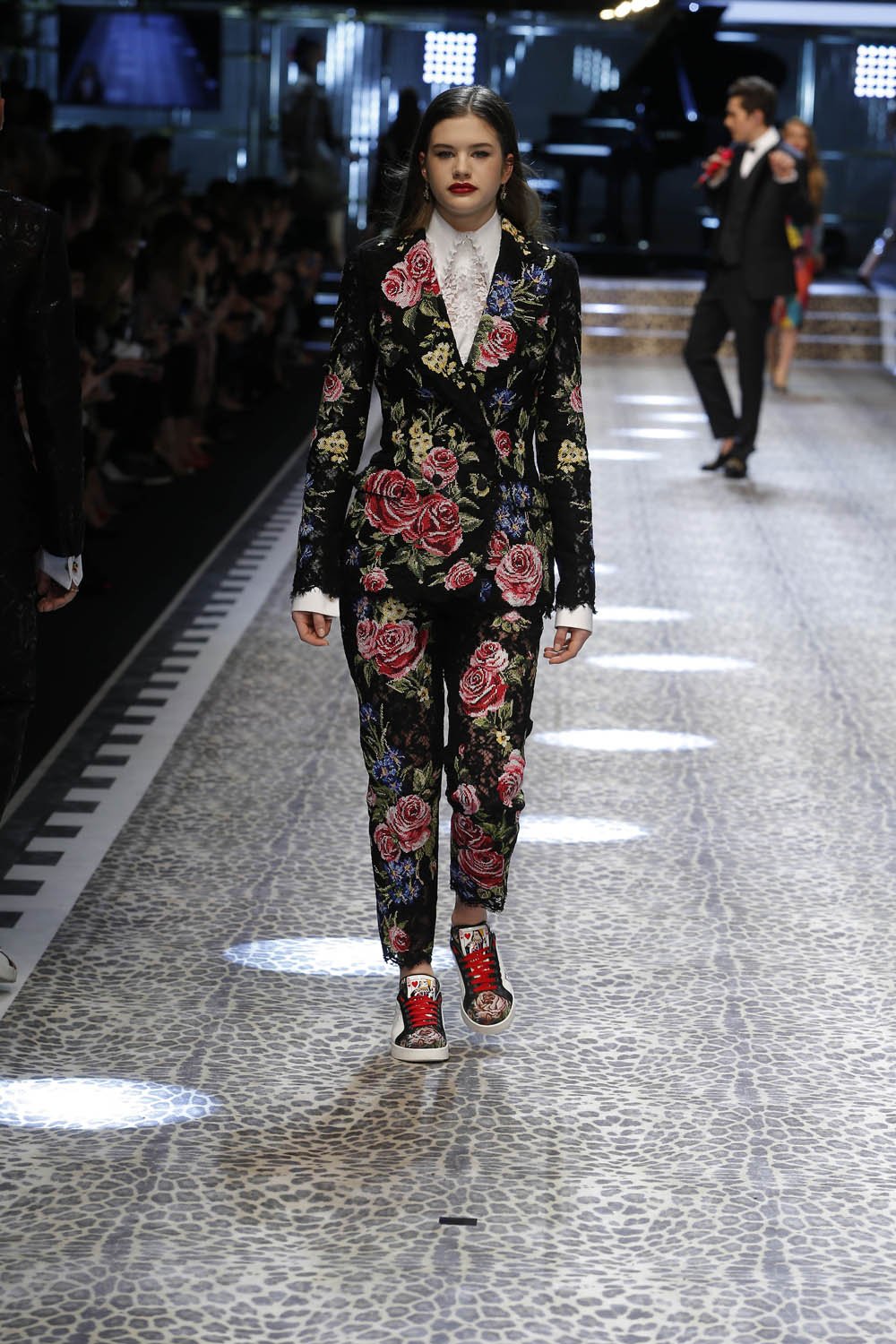 Dolce&Gabbana_women's fashion show fw17-18_Runway_images (60)