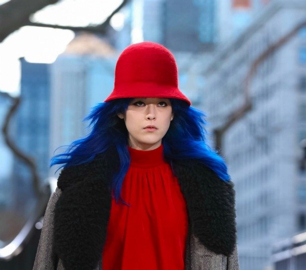 MARC JACOBS DEFİLESİNE DAMGASINI VURAN DETAYLAR 2