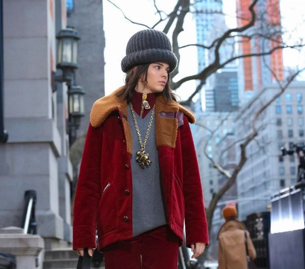 MARC JACOBS DEFİLESİNE DAMGASINI VURAN DETAYLAR 3