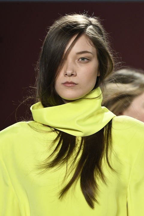 MODA HAFTASINDAN SOKAĞA UYARLAYABİLECEĞİNİZ 7 HAVALI SAÇ MODELİ (4)