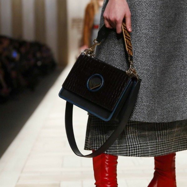 MİLANO MODA HAFTASI'NDA KALBİMİZİ ÇALAN ÇANTALAR b2