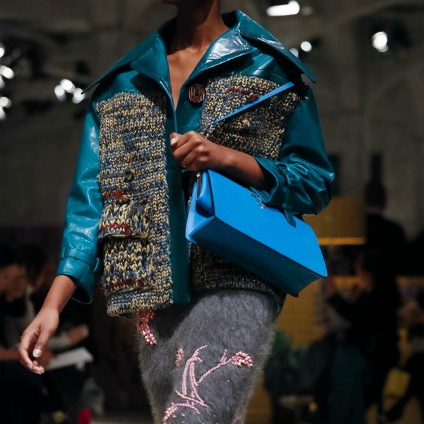 MİLANO MODA HAFTASI'NDA KALBİMİZİ ÇALAN ÇANTALAR gf