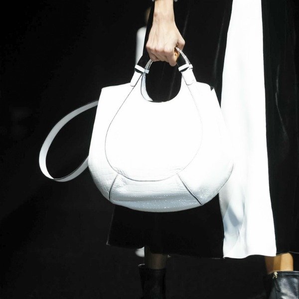 MİLANO MODA HAFTASI'NDA KALBİMİZİ ÇALAN ÇANTALAR n21