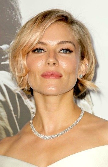 SIENNA MILLER'IN KISKANILAN SAÇLARI asa