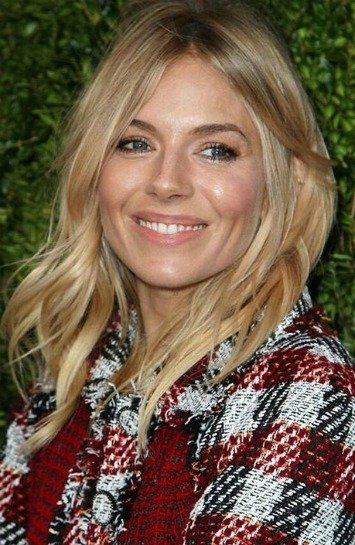 SIENNA MILLER'IN KISKANILAN SAÇLARI asaz