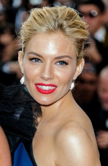 SIENNA MILLER'IN KISKANILAN SAÇLARI kl