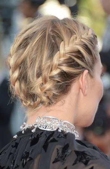 SIENNA MILLER'IN KISKANILAN SAÇLARI nh