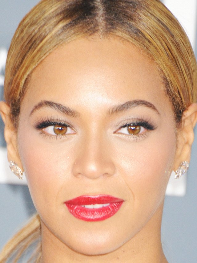 YILDIZLARIN VAZGEÇEMEDİĞİ KIRMIZI RUJLARI (7)