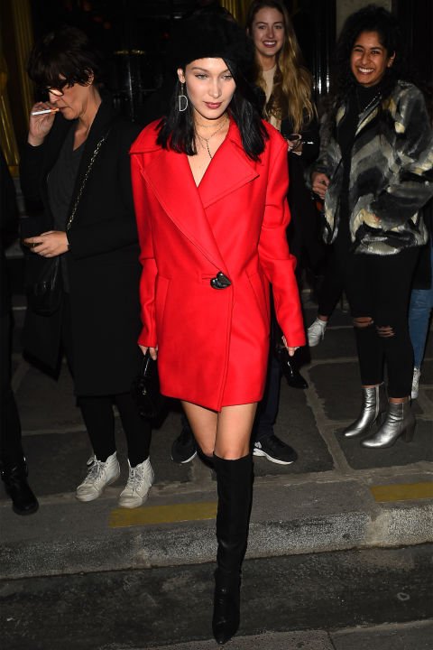 BELLA HADID'DEN ŞAPKA TAKMA DERSLERİ (1)