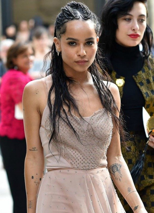 GEÇMİŞTEN GÜNÜMÜZE ZOE KRAVİTZ'İN SAÇ MODELLERİ bg564