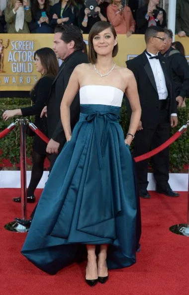 Actress Marion Cotillard arrives for the 19th Screen Actors Guild Awards on January 27, 2013 at the Shrine Auditorium in Los Angeles, California. AFP PHOTO/Joe Klamar (Photo credit should read JOE KLAMAR/AFP/Getty Images)