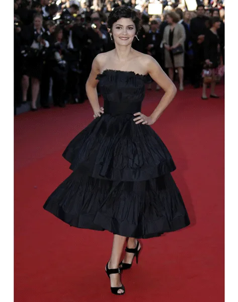 373555-mistress-of-ceremony-actress-audrey-tautou-poses-on-the-red-carpet-as
