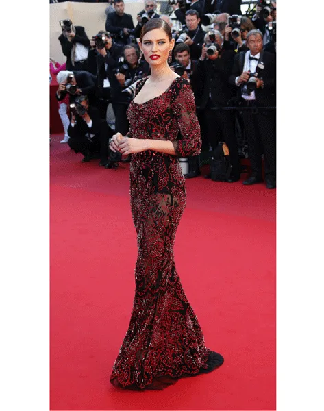 373556-model-bianca-balti-poses-on-the-red-carpet-as-she-arrives-for-the-scre