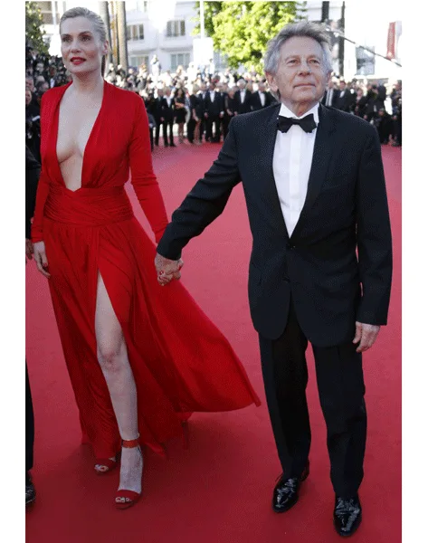 373565-director-roman-polanski-r-poses-with-his-wife-and-cast-member-emmanuel