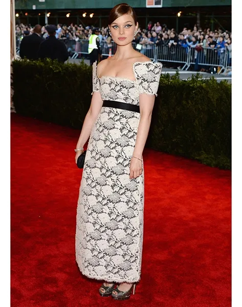 bella-heathcote-chanel-couture-2013-met-gala-4