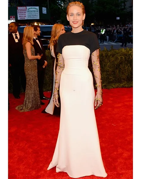 greta-gerwig-leelee-sobieski-met-ball-2013-red-carpet-03