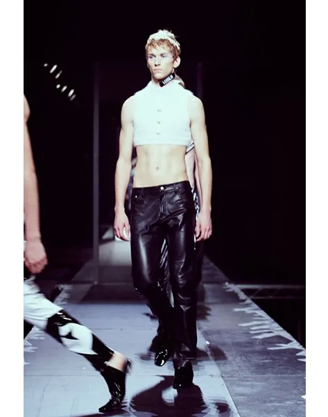 runway_197_426x639