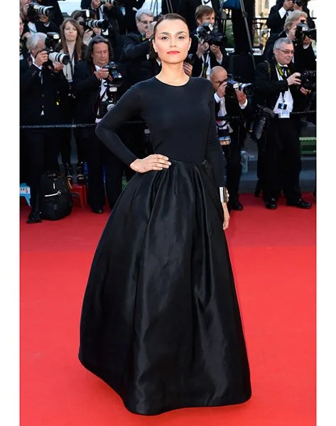 samantha-barks-in-christian-dior-le-passe-2013-cannes-film-festival-premiere-4