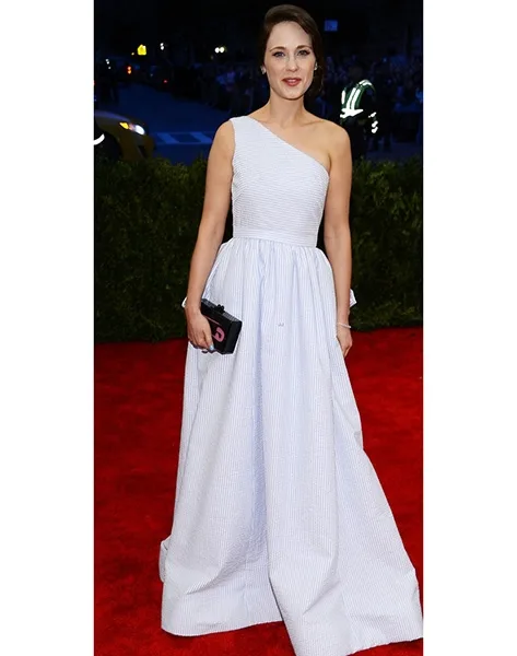 zooey-deschanel-loses-her-bangs-for-met-ball-2013-01