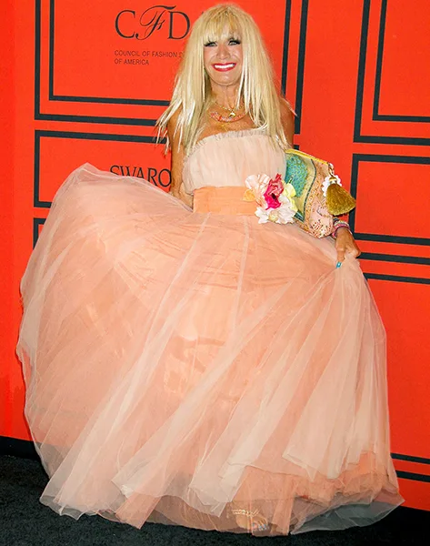 1370356102_betsey-johnson-zoom