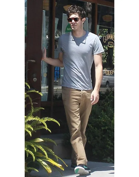 leighton-meester-adam-brody-weekend-breakfast-couple-06