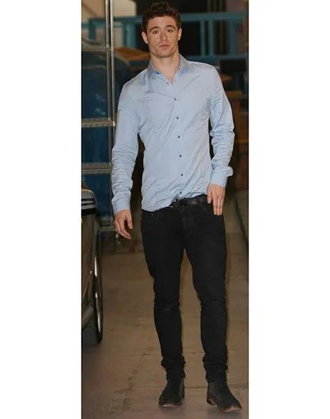max-irons-theres-something-for-everyone-in-white-queen-05